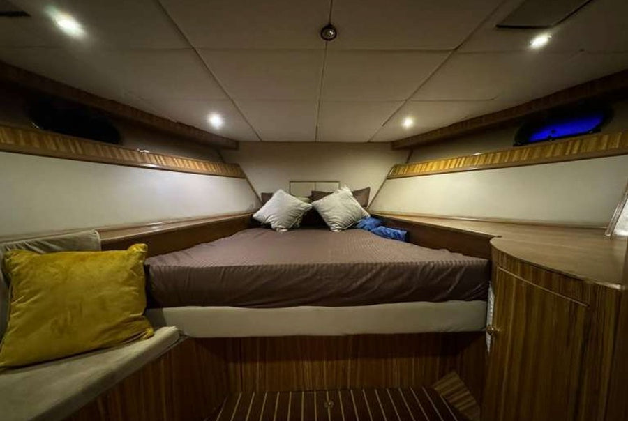 Azimut 80FT Yacht with Jacuzzi - 14