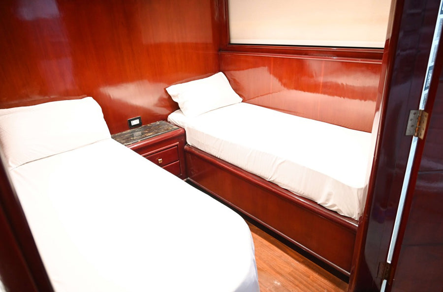 Luxury 82FT Yacht - 14