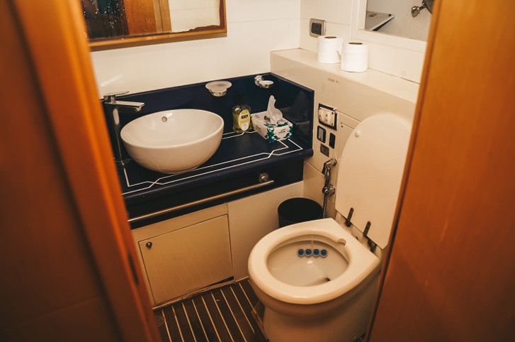 Luxury 82FT Yacht - 8