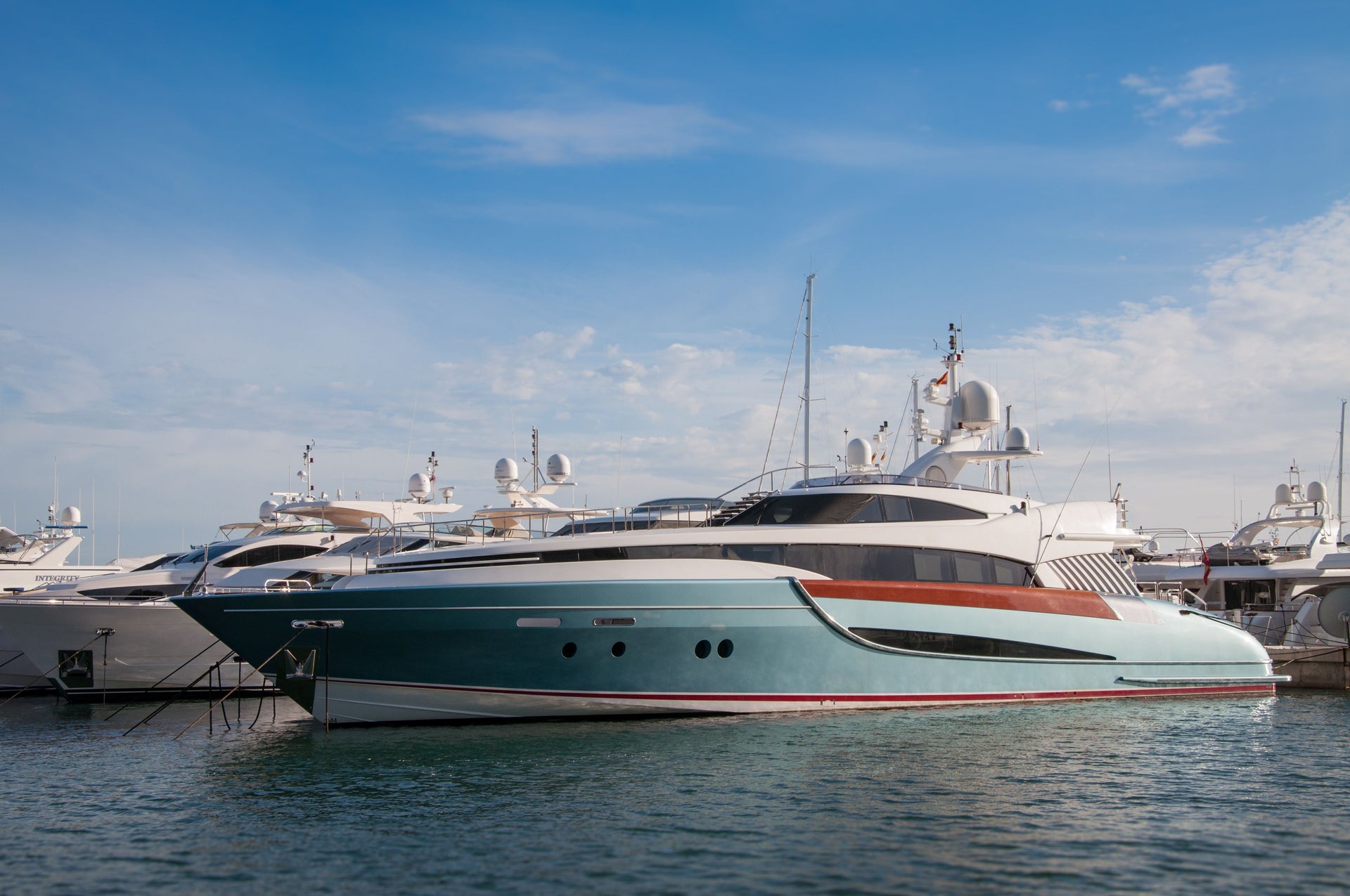 YACHT CHARTER